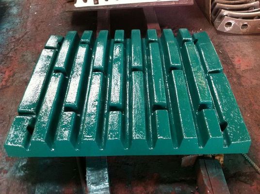 C125 Parcela de desgaste do triturador de mandíbulas HRC58 HRC63 Dureza Placa de mandíbula para triturador de impacto na mineração