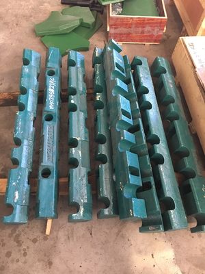 Peças sobressalentes para triturador de mandíbulas para mineração de minério Placa e assento para triturador C110 Peso 145KG