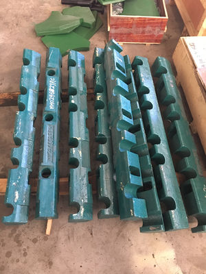 C125 Peças sobressalentes para triturador de mandíbulas Placa de troca com top- wedge e tipo de processamento de fundição