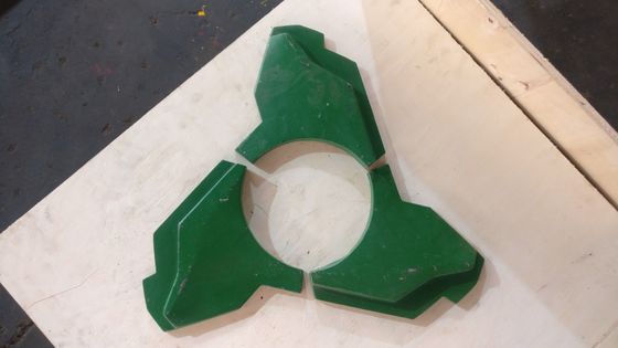Placa de desgaste superior/inferior para triturador de cone VSI peças sobressalentes fundição de borrada processo de rosca de perfuração